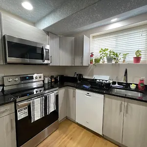 Apartment Super Luxury & Cozy Lower Level In Nw Calgary, Ab Close To Banff Calgary